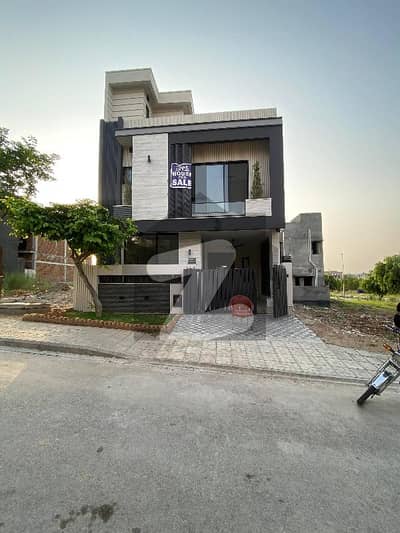 Prime Location Near To Aps School Near To Masjid Near To Park  Near To Nova Care Hosptel