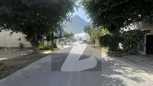 BUILDER LOCATION 5.33 MARLA PLOT NO 45 FOR SALE IN TULIP EXTENSION BAHRIA TOWN LAHORE