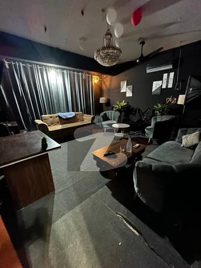 SILENT COMMERCIAL PORTION AVAILABLE FOR OFFICE PROME LOCATION 60 FT ROAD GULSHAN-E-IQBAL BLOCK 3/D1