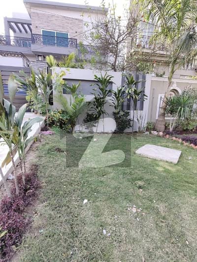 10 Marla Upper Portion In Formanites Housing Scheme - Block M Is Available