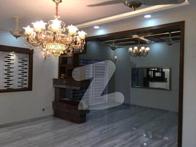 1 Kanal House Good Condition Available For Sale In Bahria Town Lahore.