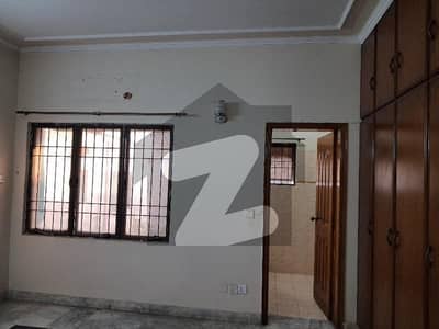 ڈی ایچ اے فیز 4 ڈیفنس (ڈی ایچ اے),لاہور میں 3 کمروں کا 1 کنال بالائی پورشن 1.05 لاکھ میں کرایہ پر دستیاب ہے۔