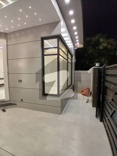 1 kanal modern house for rent