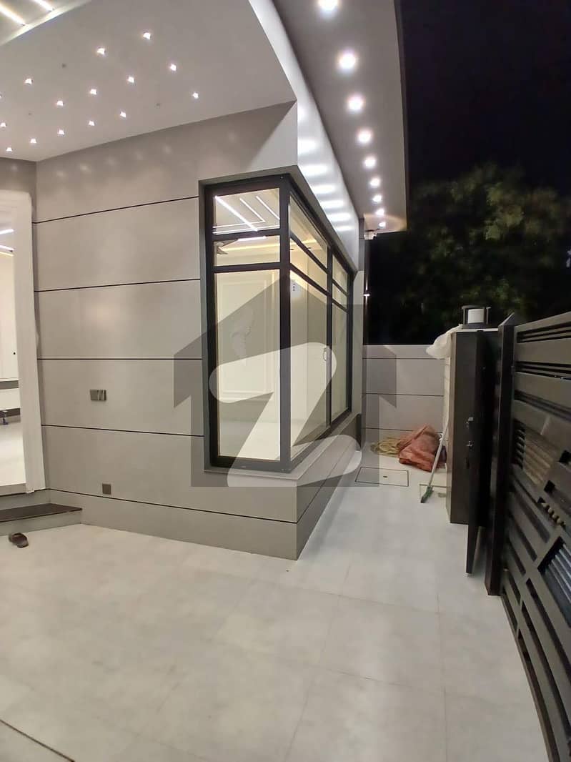 1 kanal modern house for rent 1 kanal modern house for rent