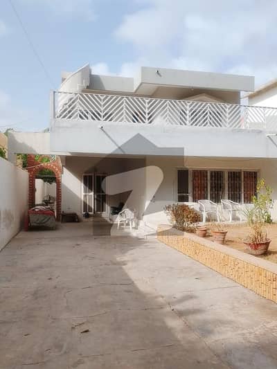 MAINTAINED BUNGALOW AVAILABLE FOR SALE AT DHA PHASE 5