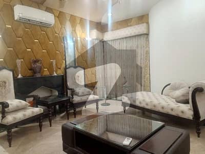 ڈی ایچ اے فیز 3 - بلاک وائے فیز 3,ڈیفنس (ڈی ایچ اے),لاہور میں 5 کمروں کا 1 کنال مکان 3.25 لاکھ میں کرایہ پر دستیاب ہے۔