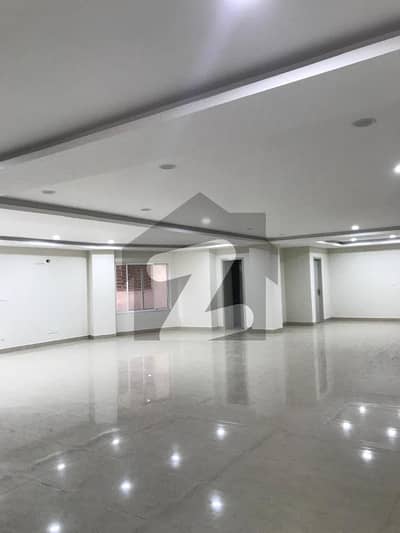 Commercial Space Building Available for Rent Prime Expressway Location Total Covered Area: 40,800 Sq. Ft. Total Floors: 8 (Lower Ground + Ground + 6 Upper Floors) Location: Main Expressway Directly Opposite Metro Station