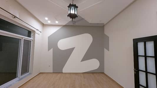 Beautiful Location 1 Kanal Independent House For Rent With Gas Installed. . Beautiful Location 1 Kanal Independent House For Rent With Gas Installed. .
