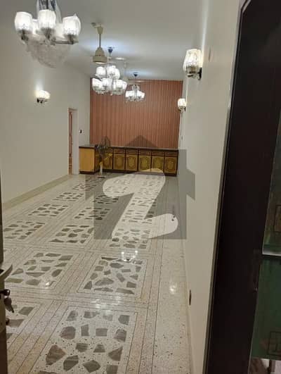 نارتھ ناظم آباد ۔ بلاک ایف نارتھ ناظم آباد,کراچی میں 7 کمروں کا 16 مرلہ مکان 2.75 لاکھ میں کرایہ پر دستیاب ہے۔
