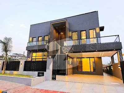 بحریہ ٹاؤن فیز 8 بحریہ ٹاؤن راولپنڈی,راولپنڈی میں 6 کمروں کا 1 کنال مکان 7.9 کروڑ میں برائے فروخت۔