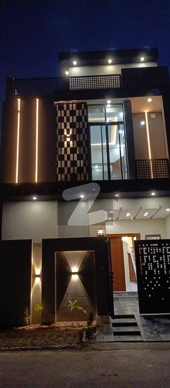 ال حفیظ گارڈن فیز 2 - داود بلاک الحفیظ گارڈن - فیز 2,مین کینال بینک روڈ,لاہور میں 3 کمروں کا 3 مرلہ مکان 1.45 کروڑ میں برائے فروخت۔