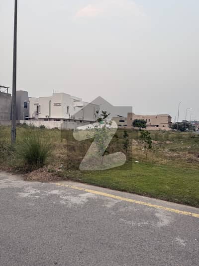 Kanal Pair Plot 70 Feet Road