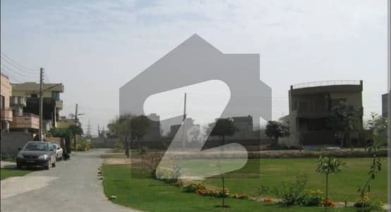 5 MARLA PLOT FOR SALE IN NASHEMAN-E-IQBAL PHASE 2 NEAR COLLEGE ROAD LHR