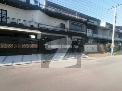 بخ ولاز فیز 2 - مانک بلاک بوچ ایگزیکٹو ولاز - فیز 2,بش ایگزیکٹو ولاز,ملتان میں 6 کمروں کا 10 مرلہ مکان 4.2 کروڑ میں برائے فروخت۔