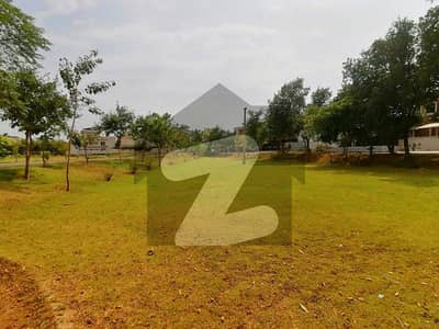 40 Marla Facing Park Direct Approach Motorway Link Road Residential Plot For Sale 40 Marla Facing Park Direct Approach Motorway Link Road Residential Plot For Sale