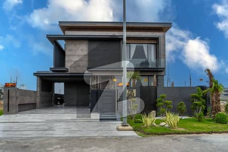 Sophisticated Living Starts Here | Stunning 1-Kanal Residence Sophisticated Living Starts Here | Stunning 1-Kanal Residence