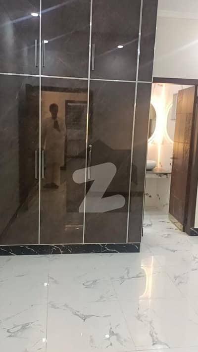 کیولری گراؤنڈ لاہور میں 3 کمروں کا 3 مرلہ مکان 1.9 کروڑ میں برائے فروخت۔