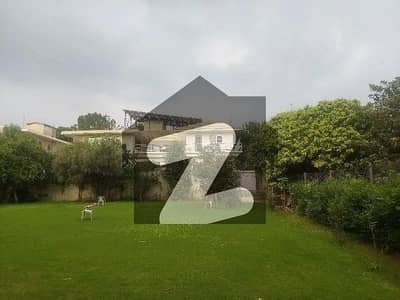 ایف ۔ 10/4 ایف ۔ 10,اسلام آباد میں 2 کنال Studio مکان 35.0 کروڑ میں برائے فروخت۔