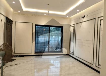 10 Marla Upper Portion In Bahria Town Of Lahore Is Available For Rent