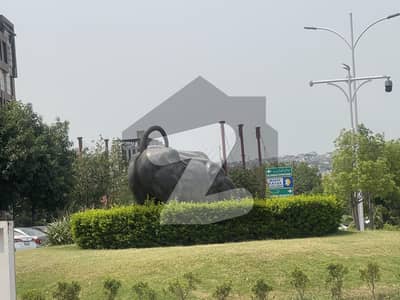 Gulberg green D block 4 kanal farm house available for sale.