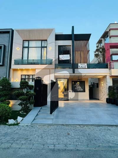 10 Marla brand new and modren house for sale in Bahria town Lahore