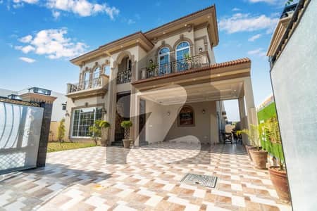 Sophisticated Living Starts Here | Stunning 1-Kanal Residence
