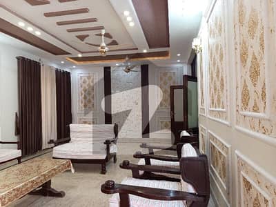 ڈی سی کالونی گوجرانوالہ میں 5 کمروں کا 10 مرلہ مکان 4.3 کروڑ میں برائے فروخت۔
