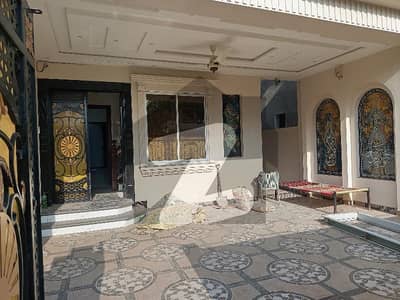 ڈی سی کالونی گوجرانوالہ میں 5 کمروں کا 10 مرلہ مکان 4.2 کروڑ میں برائے فروخت۔