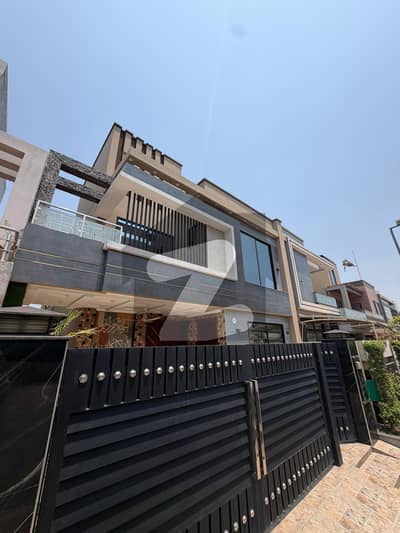 10 Marla Brand New House Available For Rent