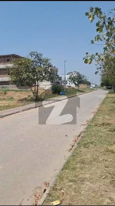 Park Facing Level Plot Available For Sale