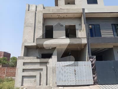 گلبرگ ویلی فیصل آباد میں 3 مرلہ Studio مکان 1.25 کروڑ میں برائے فروخت۔