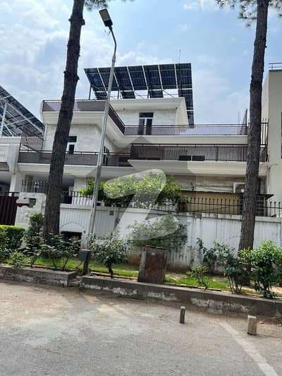 I-8/3.40x80 Upper Portion Available For Rent Near Kachnar Park Ideal Location More Options Available