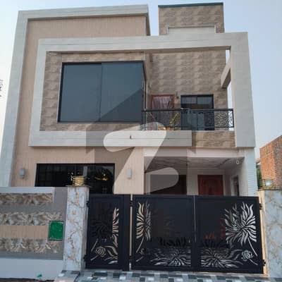 بحریہ آرچرڈ لاہور میں 3 کمروں کا 5 مرلہ مکان 1.85 کروڑ میں برائے فروخت۔