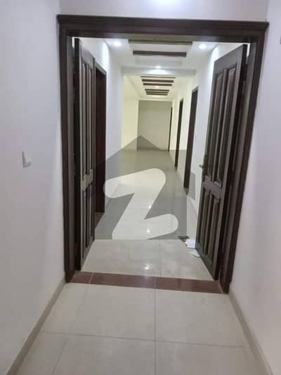 عسکری 11 ۔ سیکٹر بی اپارٹمنٹس عسکری 11,عسکری,لاہور میں 4 کمروں کا 12 مرلہ فلیٹ 1.45 لاکھ میں کرایہ پر دستیاب ہے۔