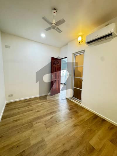 01 BEDROOM LUXURY UNFURNISHED APARTMENT AVAILABLE FOR RENT AT GULBERG GREEN ISLAMABAD
