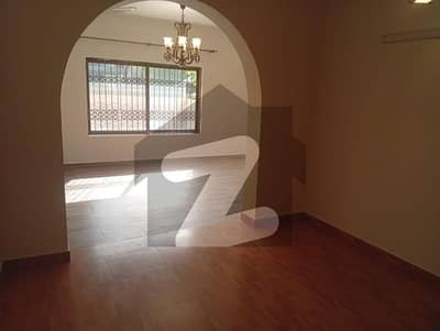 DHA Phase 4 Totally Saprate Gate Kanal Upper Portion 3beds RS. 110000