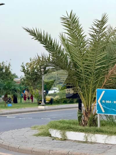 بحریہ آرچرڈ فیز 1 ۔ سدرن بحریہ آرچرڈ فیز 1,بحریہ آرچرڈ,لاہور میں 4 مرلہ کمرشل پلاٹ 2.5 کروڑ میں برائے فروخت۔