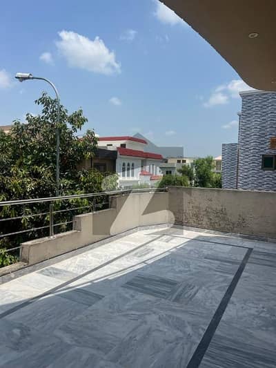 Spacious Upper Portion for Rent Family-Friendly & Well Maintained