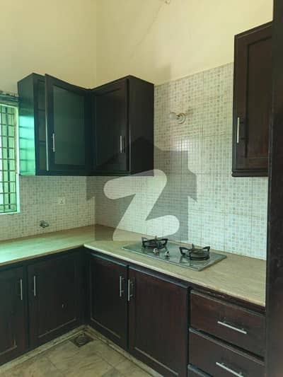 1 Kanal Upper Portion Available For Rent