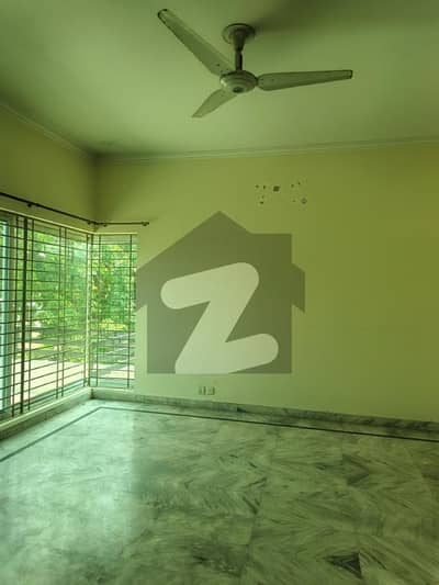 1 Kanal Upper Portion Available For Rent