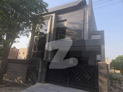 Get This Amazing 10 Marla House Available In Wapda City - Block M
