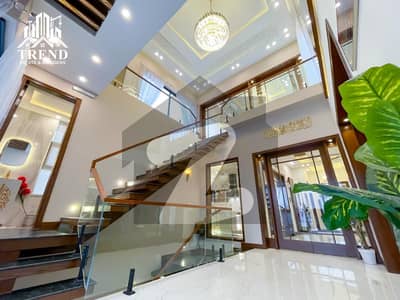 1 KANAL MODRAN DESIGN UPPER PORTION FOR RENT IN DHA PH 7 HOT LOCATION