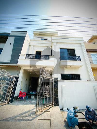 5 Marla brand new house facing Park with in 15 days house completely finished ho jya ga