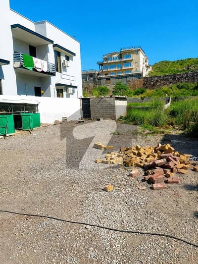 Prime Location 10 Marla Residential Plots For Sale In JJ Society 30 Ft Carpeted Road, Electricity Available