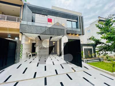 10 Marla Luxurious Modern Design House