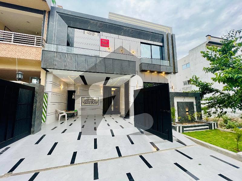 10 Marla Luxurious Modern Design House 10 Marla Luxurious Modern Design House