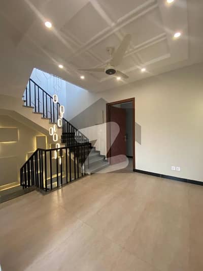 6 Malra Corner House For Sale Near To Masjid Park And Water Filtration Plant.