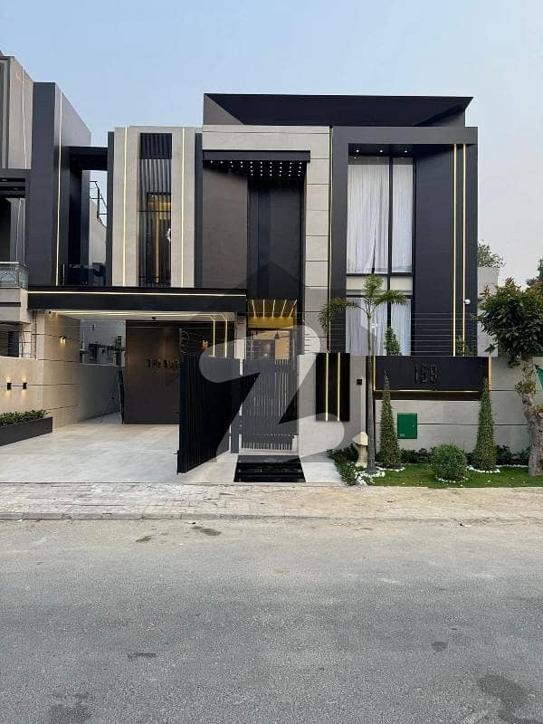 10 Marla Most Luxurious House Available For Sale 10 Marla Most Luxurious House Available For Sale