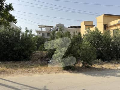 400 SQ YARDS MEIN DIVIDING ROAD PLOT AVAILABLE FOR SALE