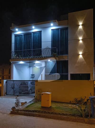 Owner's Built Designer House / Direct Owner
